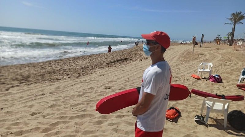 Cerca de una treintena de socorristas de Cruz Roja, junto a personal voluntario, atenderán las playas de El Parador y Nuevo Portil