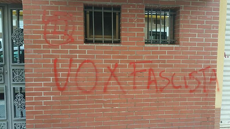 Vandalizan el portal de Wenceslao Font, concejal de Vox, con pintadas de 'fascista'