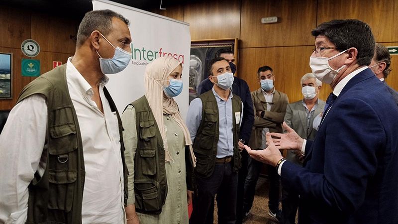 La Junta pide reunirse con los ministros de Agricultura y Exteriores para abordar el retorno de las 7.200 temporeras