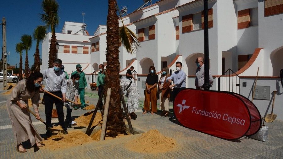 Palos y la Fundación Cepsa colaboran con una plantación de 26 nuevos árboles