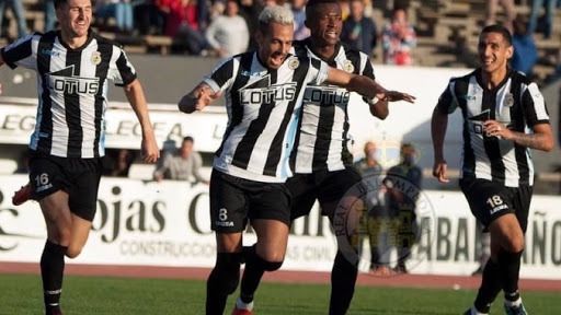 Manu Molina: 'No voy a negar que tengo muy buena relación con Zamora, pero a día de hoy no tengo ninguna oferta del Recre'