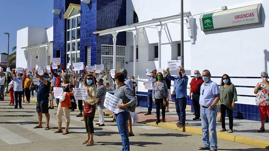Vecinos de Mazagón reclaman que el consultorio reabra mañana y tarde y se refuerce para el verano