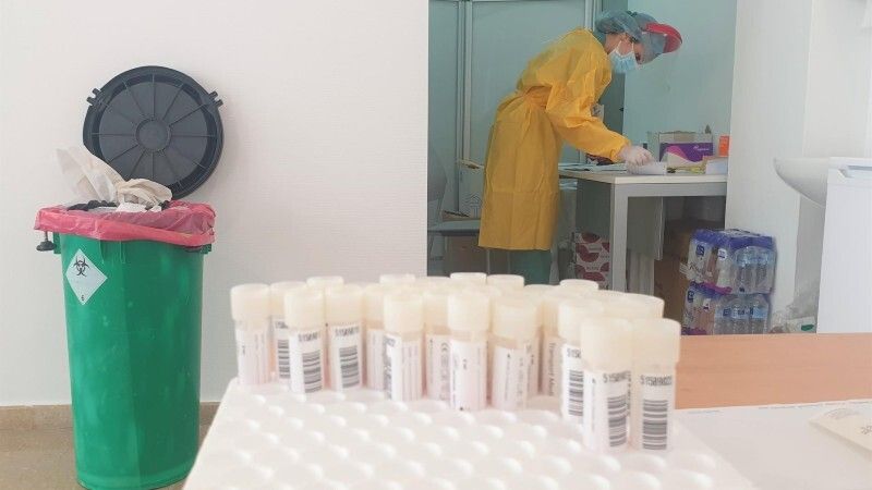 Huelva registra 65 contagios y Andalucía baja su tasa por décimo día seguido