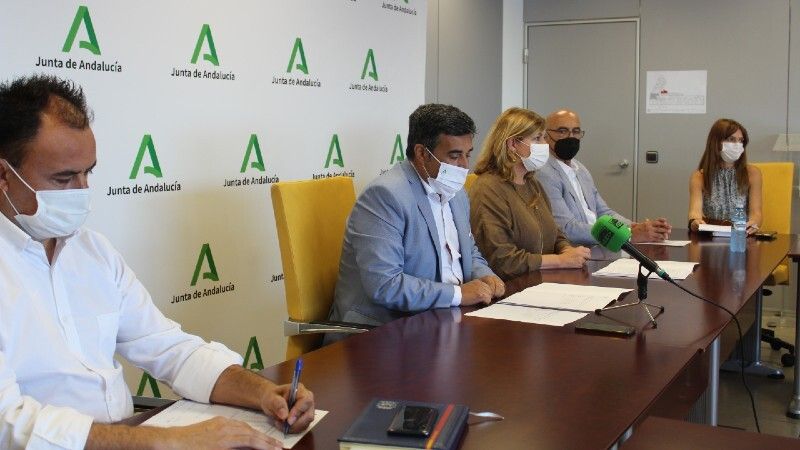 Ponen en marcha dos nuevas rutas de autobús para conectar 18 pueblos de interior con las playas