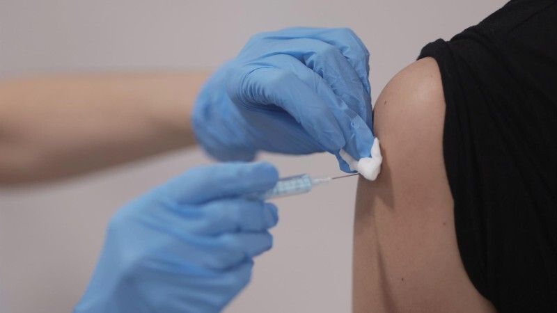 Andalucía adelanta la segunda dosis de AstraZeneca a diez semanas tras el primer pinchazo