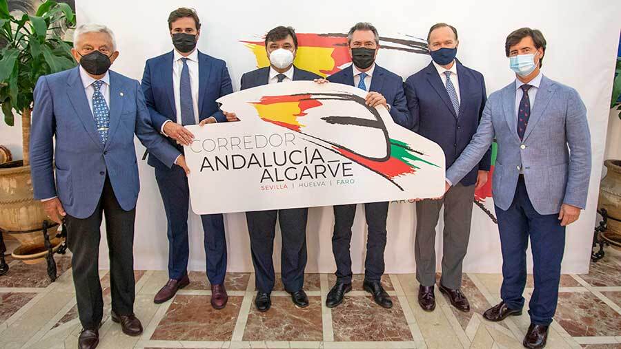 Huelva y Sevilla sellan una alianza con los agentes económicos para promover el Corredor Ferroviario Andalucía-Algarve
