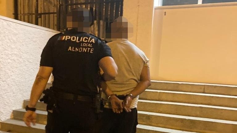 Un conductor ebrio atropella a un menor en Almonte y se da a la fuga dejándolo inconsciente