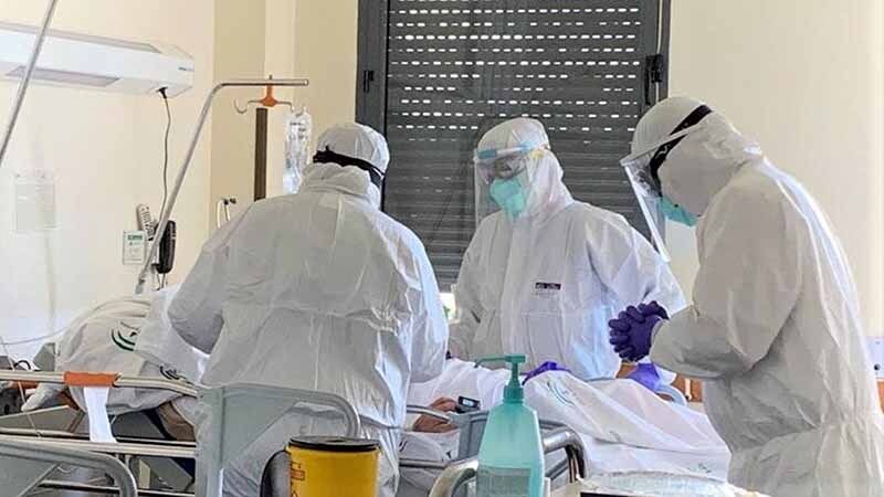 Los hospitales de Huelva mantienen cinco alas para pacientes Covid