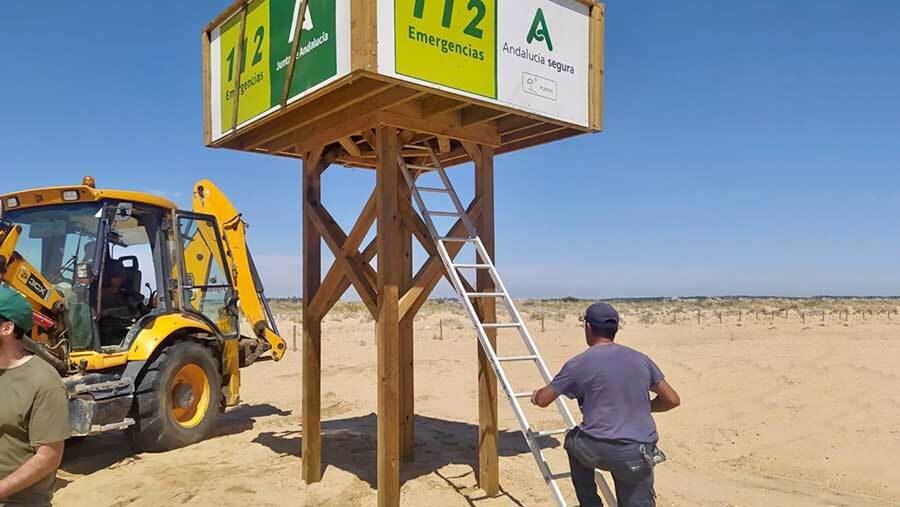 El Ayuntamiento refuerza las infraestructuras y servicios de la Playa del Espigón