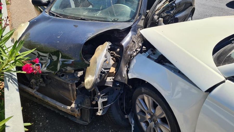 Tres heridos en un accidente entre dos vehículos en la A-483