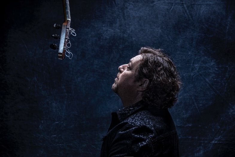 'Instrospective', el ser humano por encima del guitarrista en José Luis de la Paz