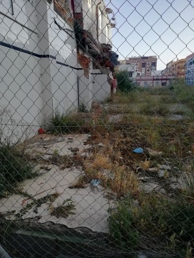 La barriada del Molino se debate entre el abandono y la falta de limpieza