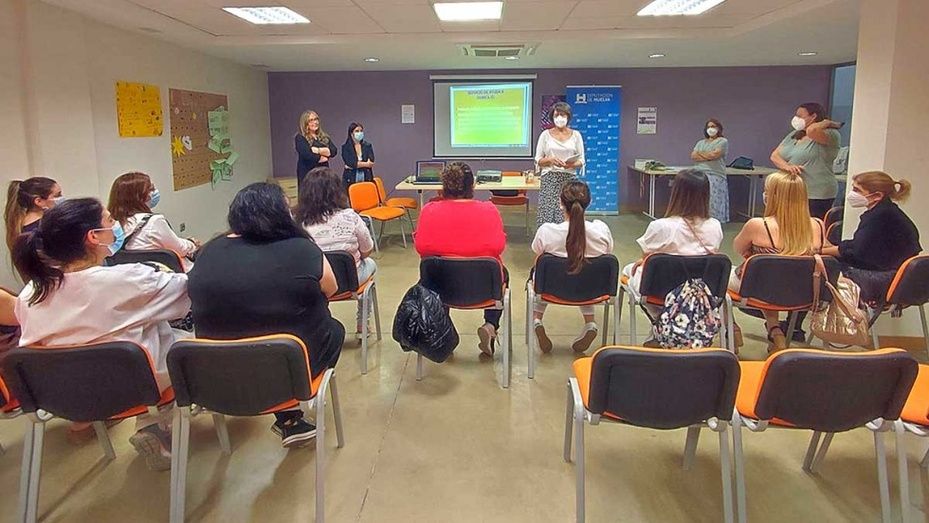 La Diputación promueve una jornada de formación sobre acompañamiento activo para Auxiliares de Ayuda a Domicilio