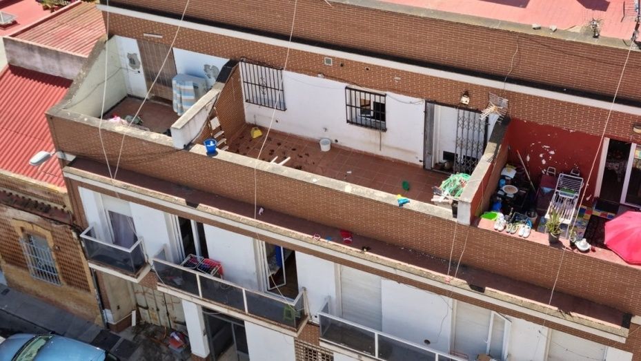 Vecinos de la calle Tharsis alertan que han sido amenazados por los okupas: “Este polvorín va a estallar”