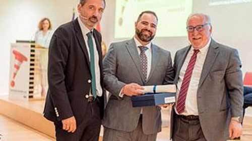 Premio para el operario de carreteras que salvó la vida a un conductor malherido