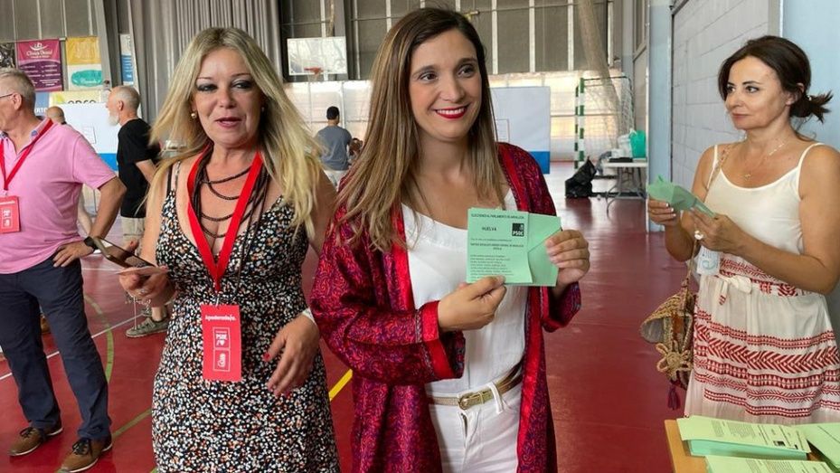 Los candidatos por Huelva ejercen su derecho a voto