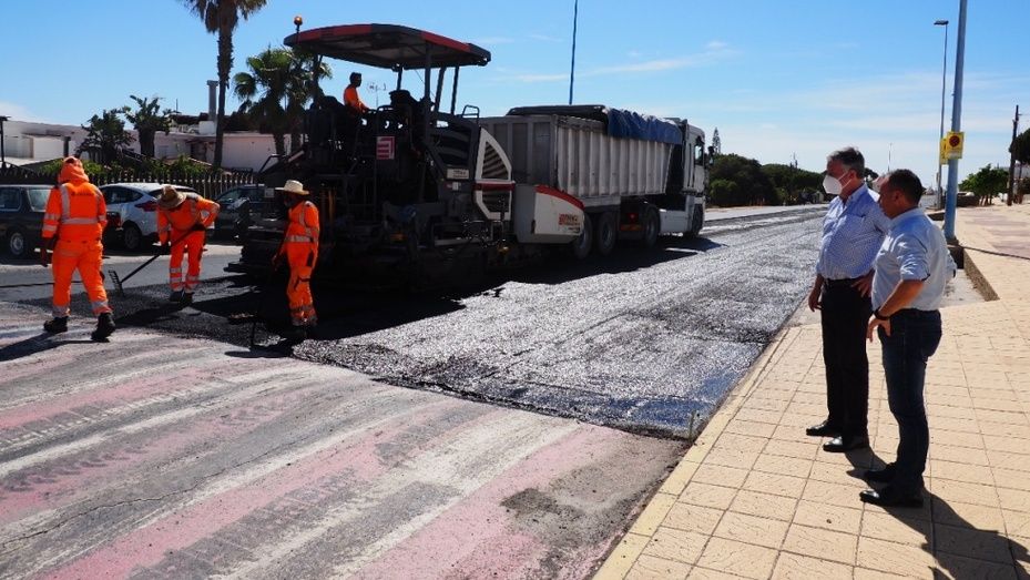 El Ayuntamiento de Palos pone a punto Mazagón para el verano