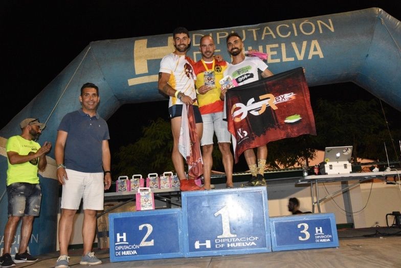 Manuel Caamaño y Paulina Magdalena Polak ganan la 'Lince Extreme Running' de Punta Umbría