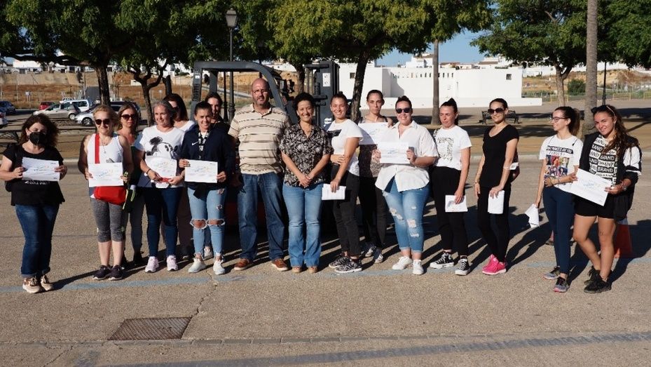 Una quincena de palermas obtienen el certificado del curso de carretilla