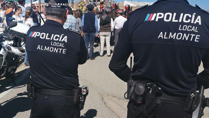 Sorprendidos en el interior de una vivienda cuando se disponían a saquearla