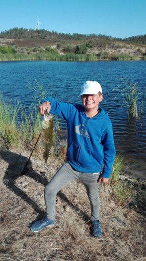 Unos 150 jóvenes de la provincia se inician en la práctica de la pesca deportiva en el Huerto Ramírez