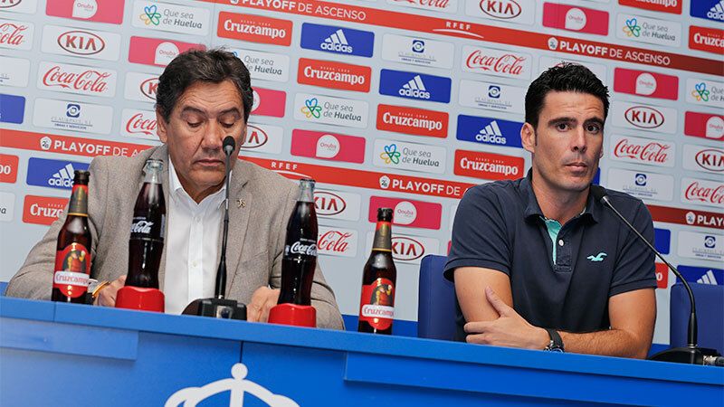 El club respalda a Jesús Vázquez, pero recuerda que 'aún no ha cerrado el organigrama'