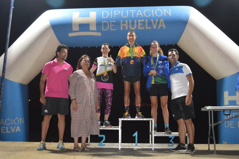 Adrián Andivia y Paula Rodríguez, estrellas brillantes en la Nocturna de Punta Umbría