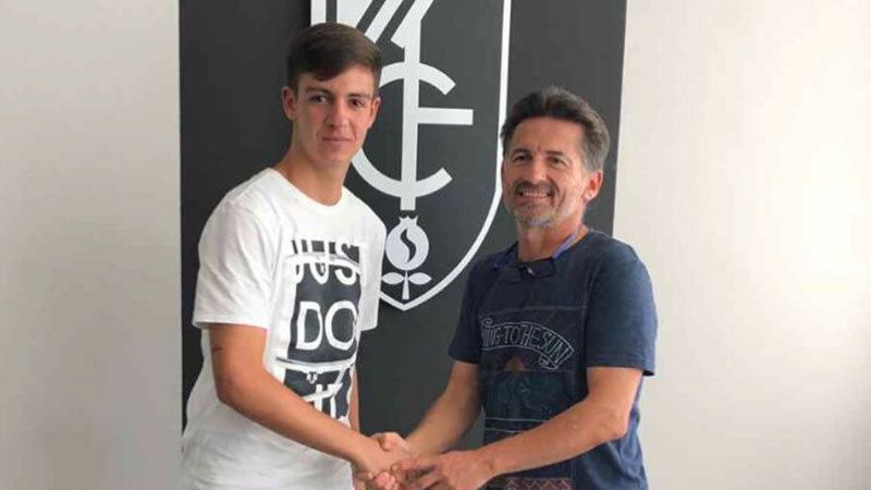 El onubense Raúl Macías firma por el equipo cadete del Granada
