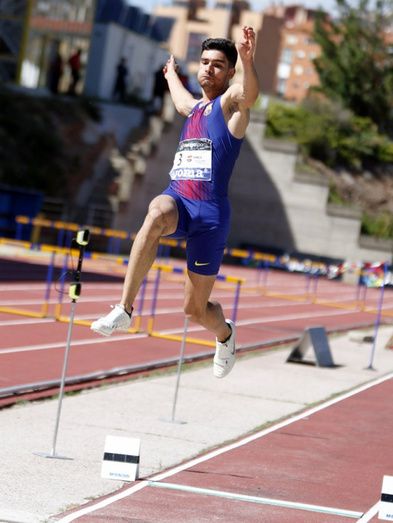 Héctor Santos se cubre de plata en el Europeo Sub 23 con un salto que le lleva al Mundial