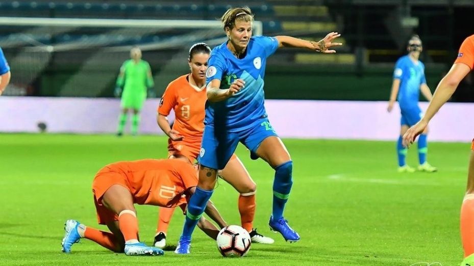 Pamela Begić, eslovena del Milán, otro techo para el Sporting Huelva con 1,84 metros de altura