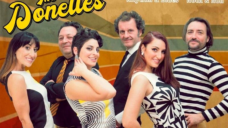 El ciclo ‘Los Jueves en la Calle’ se traslada a la década de los 50 con el estilo pin-up de ‘The Donelles’