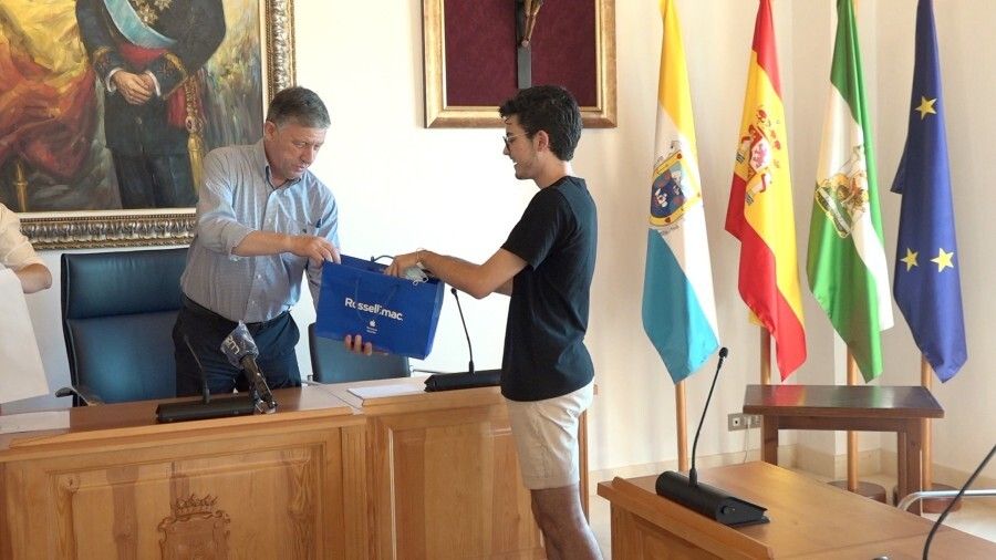 Un iPad de premio a un estudiante palermo por su expediente de bachillerato de 9,95