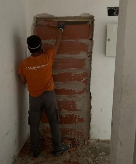 Finaliza el desalojo del edificio okupado en Macías Belmonte
