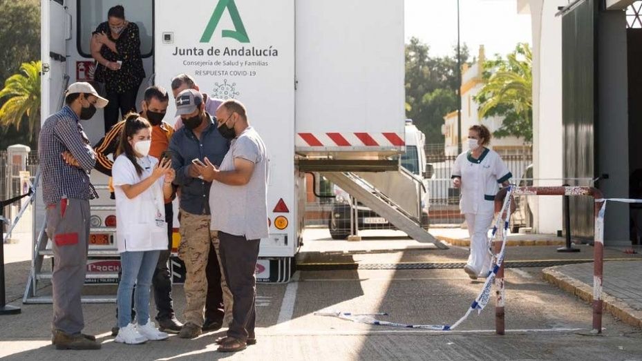 Jornada de inmunizaciones masivas en el Muelle de Levante