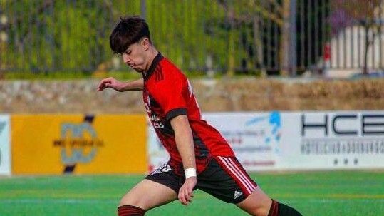 El Recre se refuerza con el polivalente central cántabro Óscar Marotías