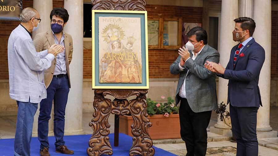 El Ayuntamiento acoge la presentación del cartel y programa de la festividad carmelita organizada por la Hermandad de Nuestra Señora del Carmen de Huelva