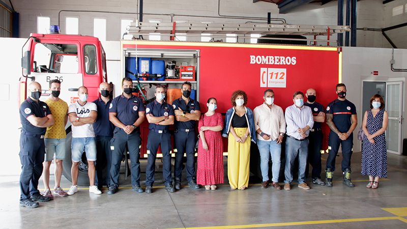 Mª Eugenia Limón visita las dotaciones de Bomberos del Parque Natural Sierra de Aracena y Picos de Aroche