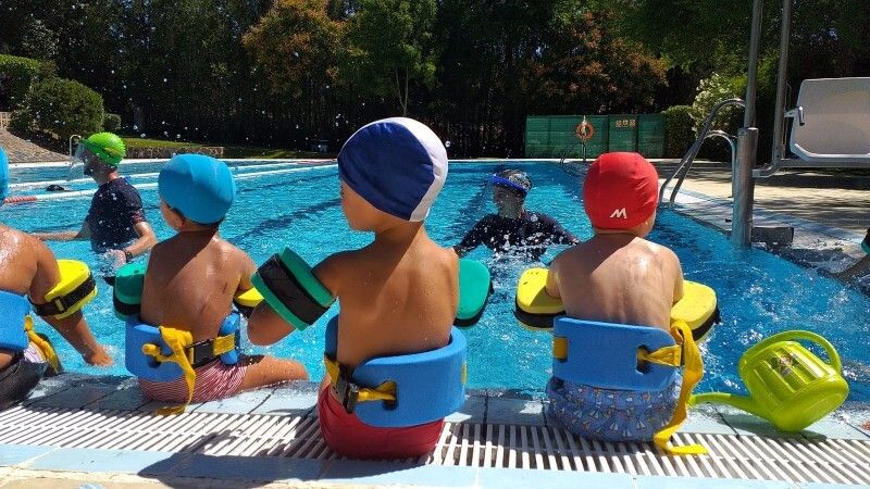 Aracena inaugura la temporada de la piscina municipal con aforo reducido y libre de humos