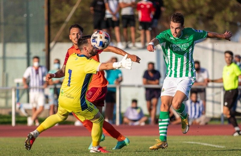 Buena imagen de un competitivo Recre pese a su traspiés por la mínima ante el Betis Deportivo (0-1)