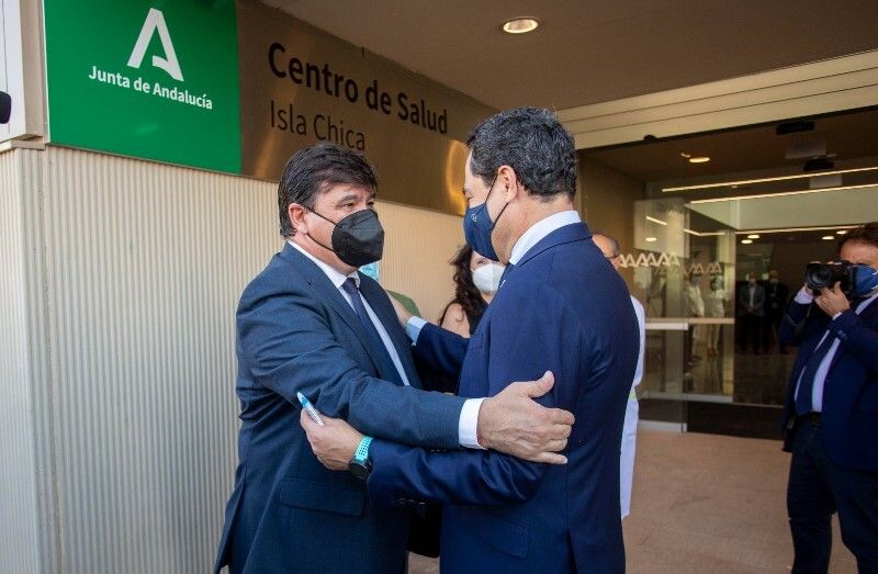 Juanma Moreno inaugura el Centro de Salud de Isla Chica y anuncia obras sanitarias en Huelva por valor de 112 millones de euros