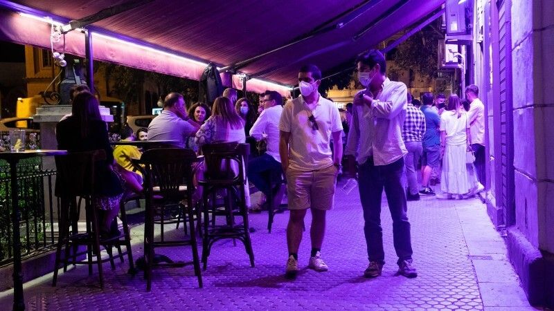 Andalucía autoriza abrir las terrazas hasta la 01.00 horas y prorroga las demás restricciones