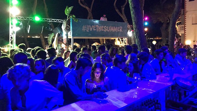 Sanidad propone a las comunidades cerrar el ocio nocturno y estudiar aprobar un nuevo toque de queda