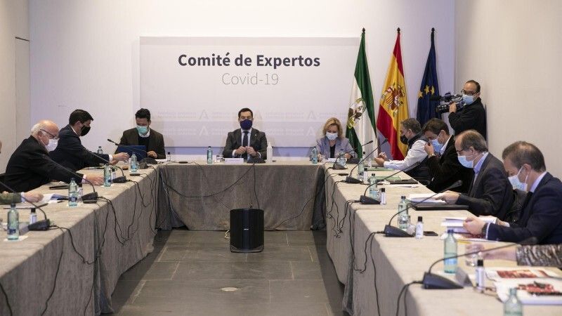 Toques de queda y modificación de aforos en hostelería y ocio nocturno: la alta incidencia obliga a dar marcha atrás en la desescalada