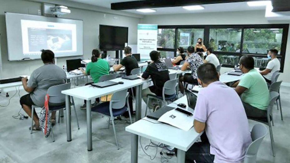 La Junta busca 15 docentes de distintas áreas para impartir cursos en Huelva