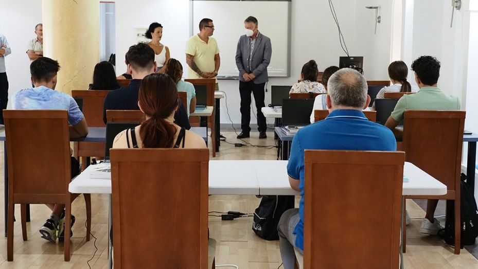 Comienza un nuevo curso formativo de camarero en Palos de la Frontera