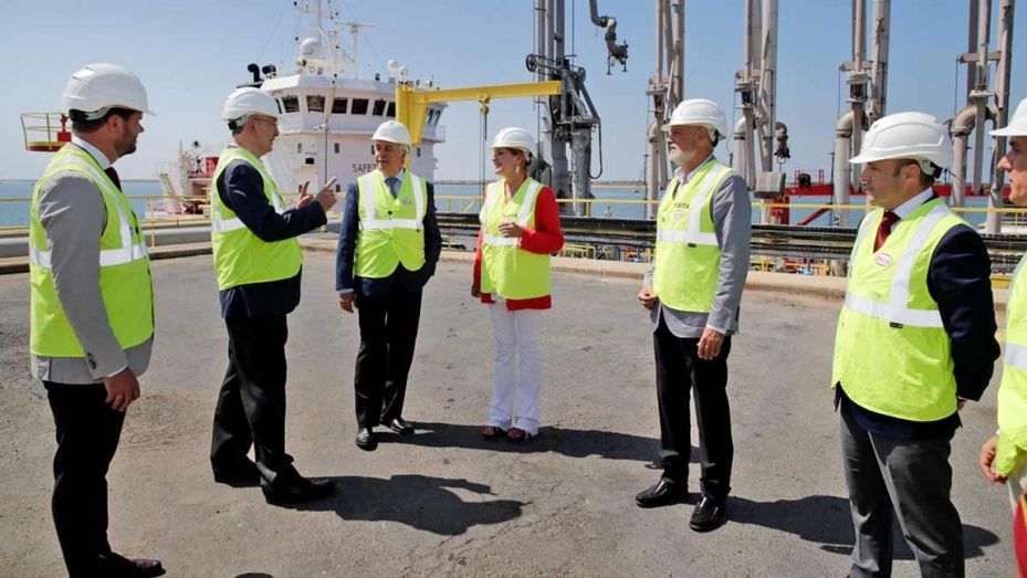 Pilar Miranda visita las instalaciones que Decal ampliará en el Puerto Exterior