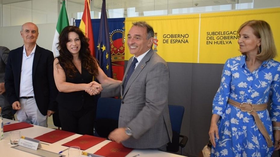 Primer acuerdo entre Gobierno central y Junta para poner fin a los asentamientos en Huelva tras 25 años