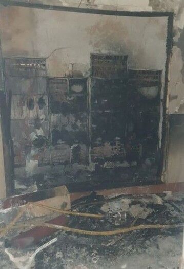 Evacuan al hospital a dos mujeres tras el incendio en un cuarto de contadores en la calle Obispo Díaz Bernal