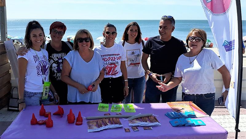 Concienciación para la igualdad de género a pie de playa en Isla Cristina