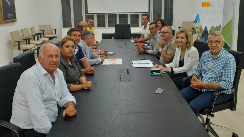 Los regantes reciben el compromiso de la CHG de acelerar el agua de las 318 hectáreas pendientes del trasvase
